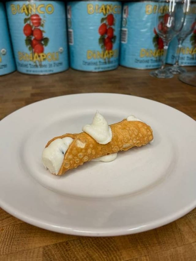 Cannoli.