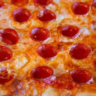 14" Sting Like A Bee Pizza
